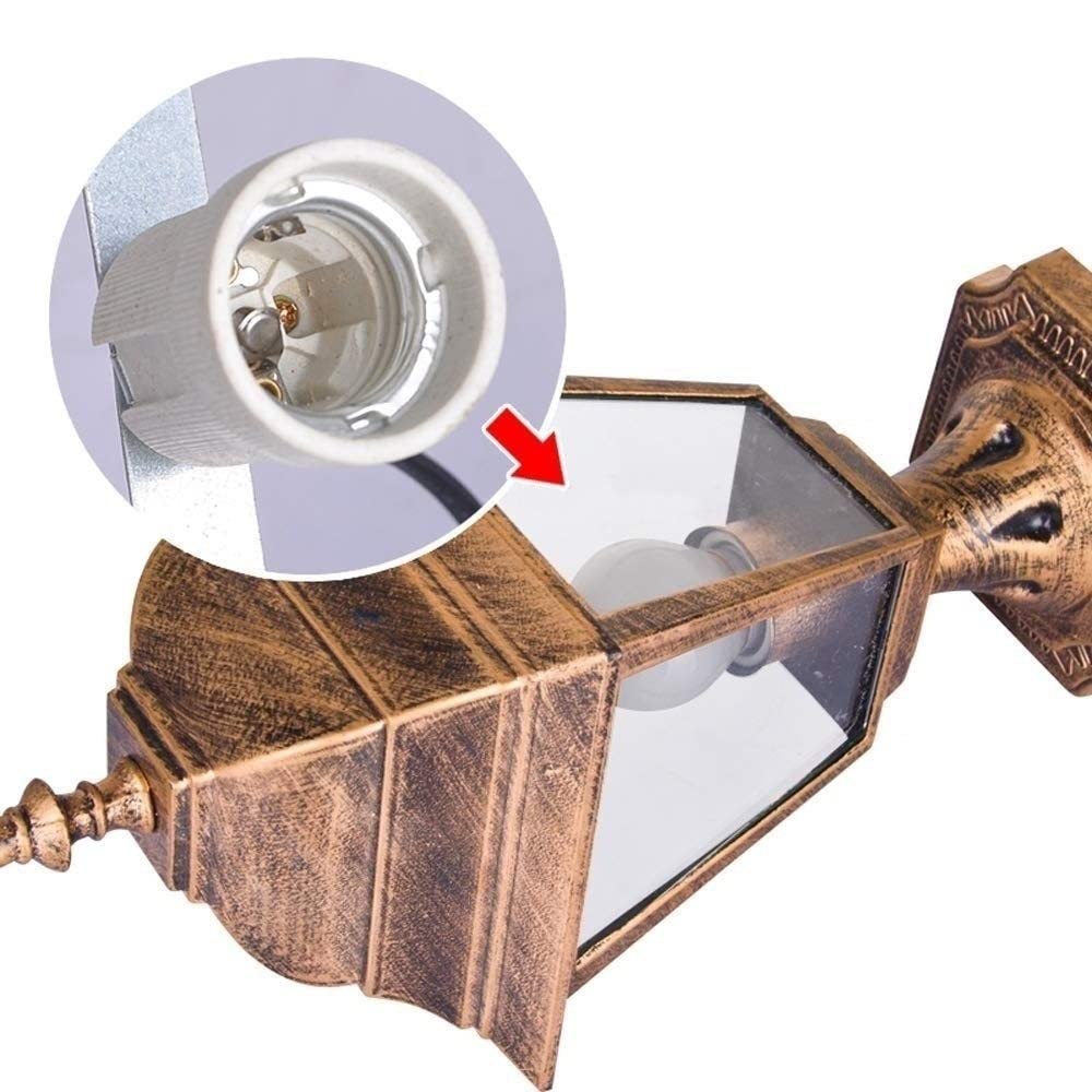 Lampa z przezroczystego szkła na słupku
