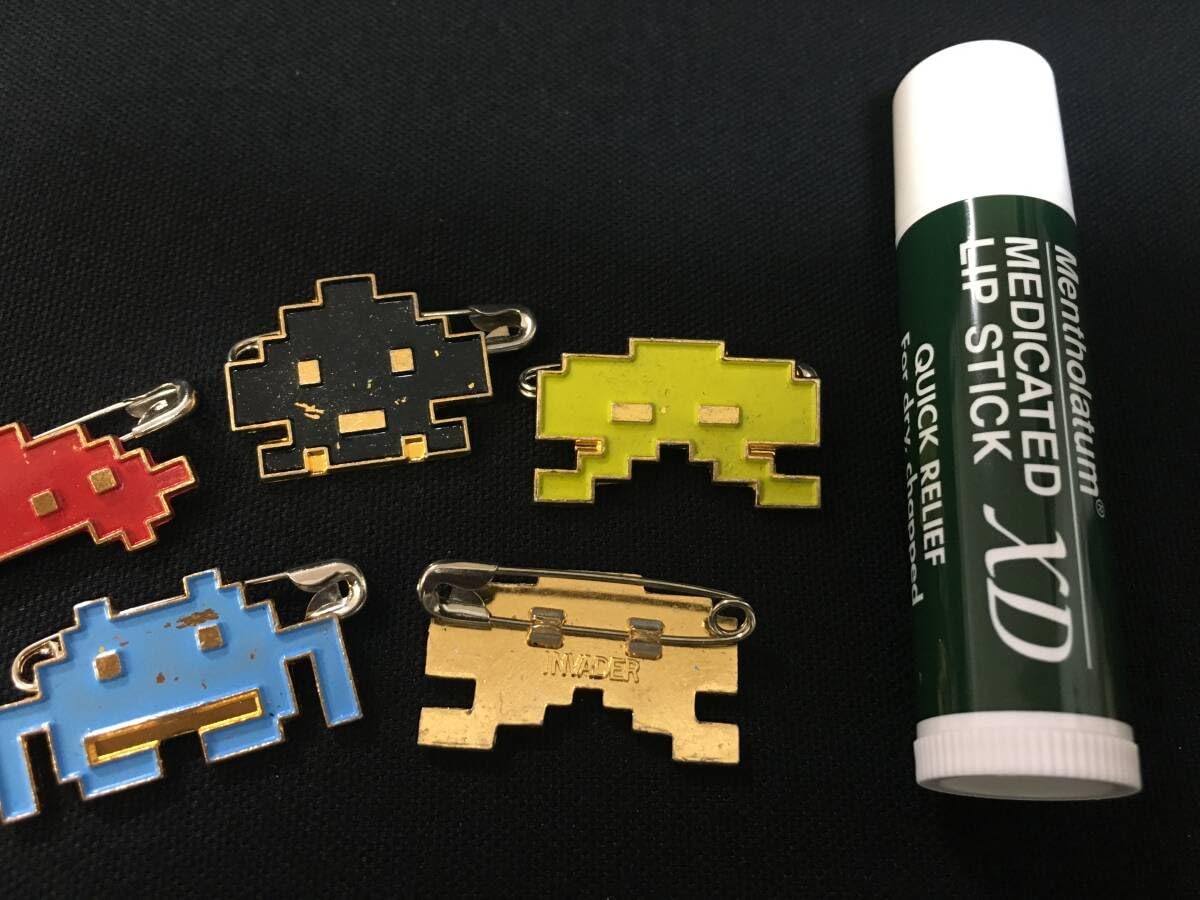 Amazon | スペースインベーダー ダイキャスト ピンバッジ 5点セット