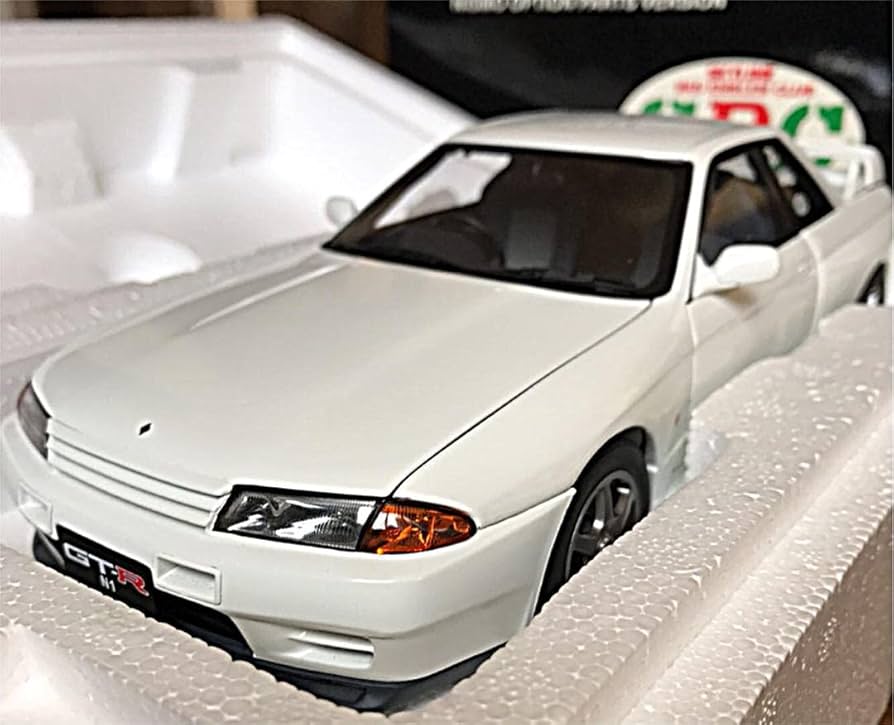 たかオートアート1/18スカイラインR32 GT-R N1ニスモ Amazon | オートアート 1/18 日産 スカイライン GT-R R32 N1 ホワイト