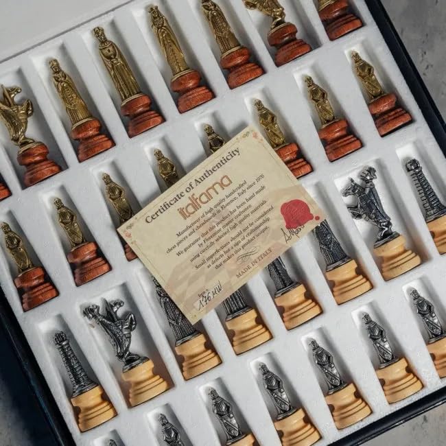 Italfama Jeu d'échecs médiéval 32 pièces – Pièces d'échecs médiévales en métal vieilli et base en bois, King hauteur 8,1 cm, adulte 14+