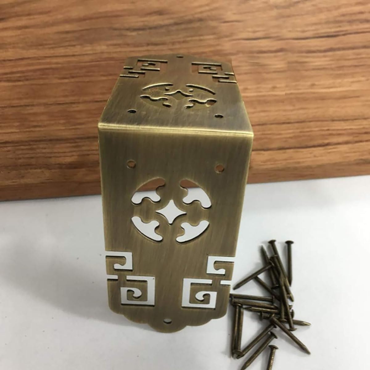 Protectores de Esquina Antiguos de latón Puro | Patrón ahuecado Gabinete dorado Protector de esquina Muebles clásicos Mesas Sillas(Gold)