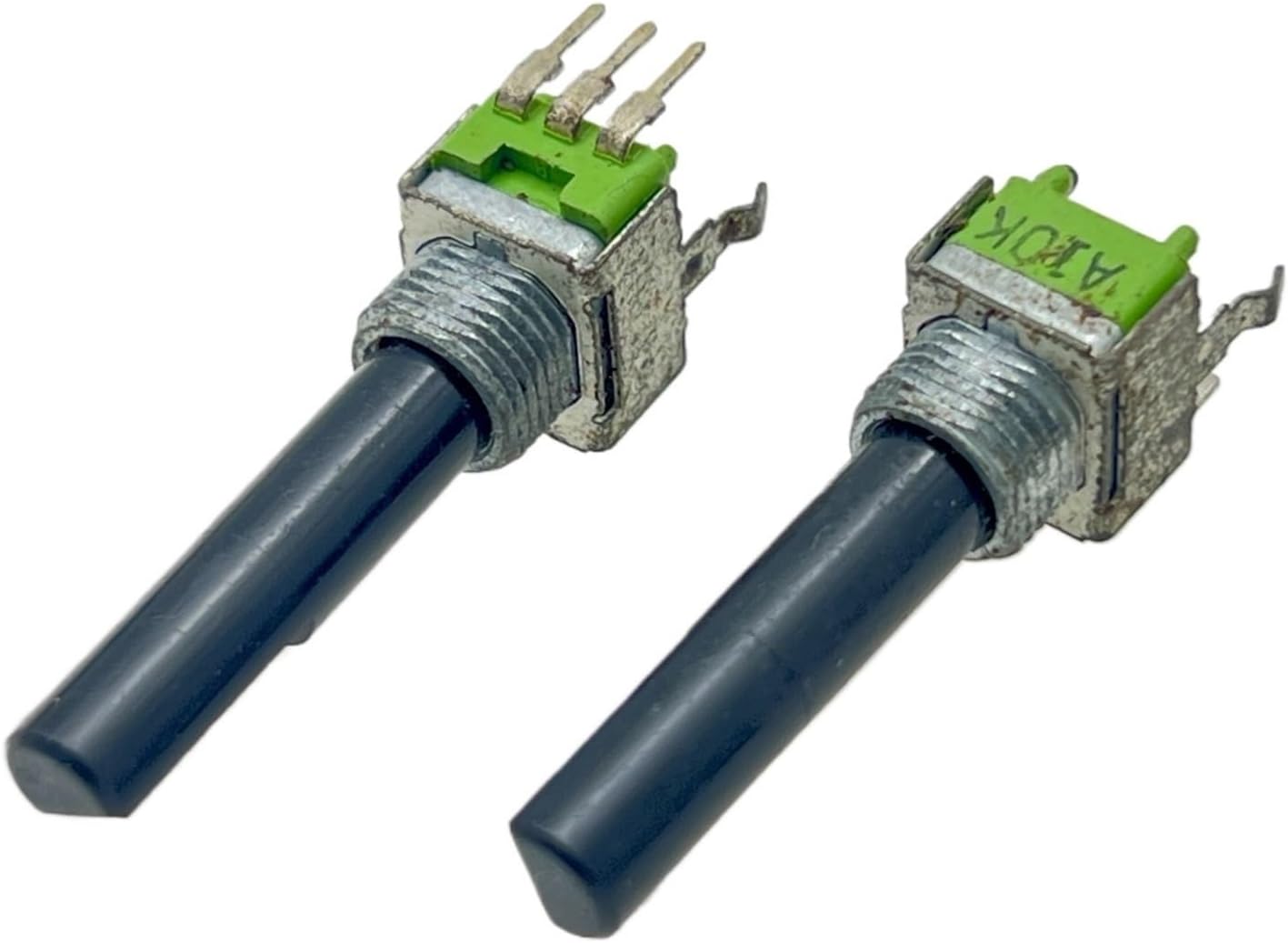 1pcs Oxide 09 Potentiometer A10K with a Shaft Length of 28mm