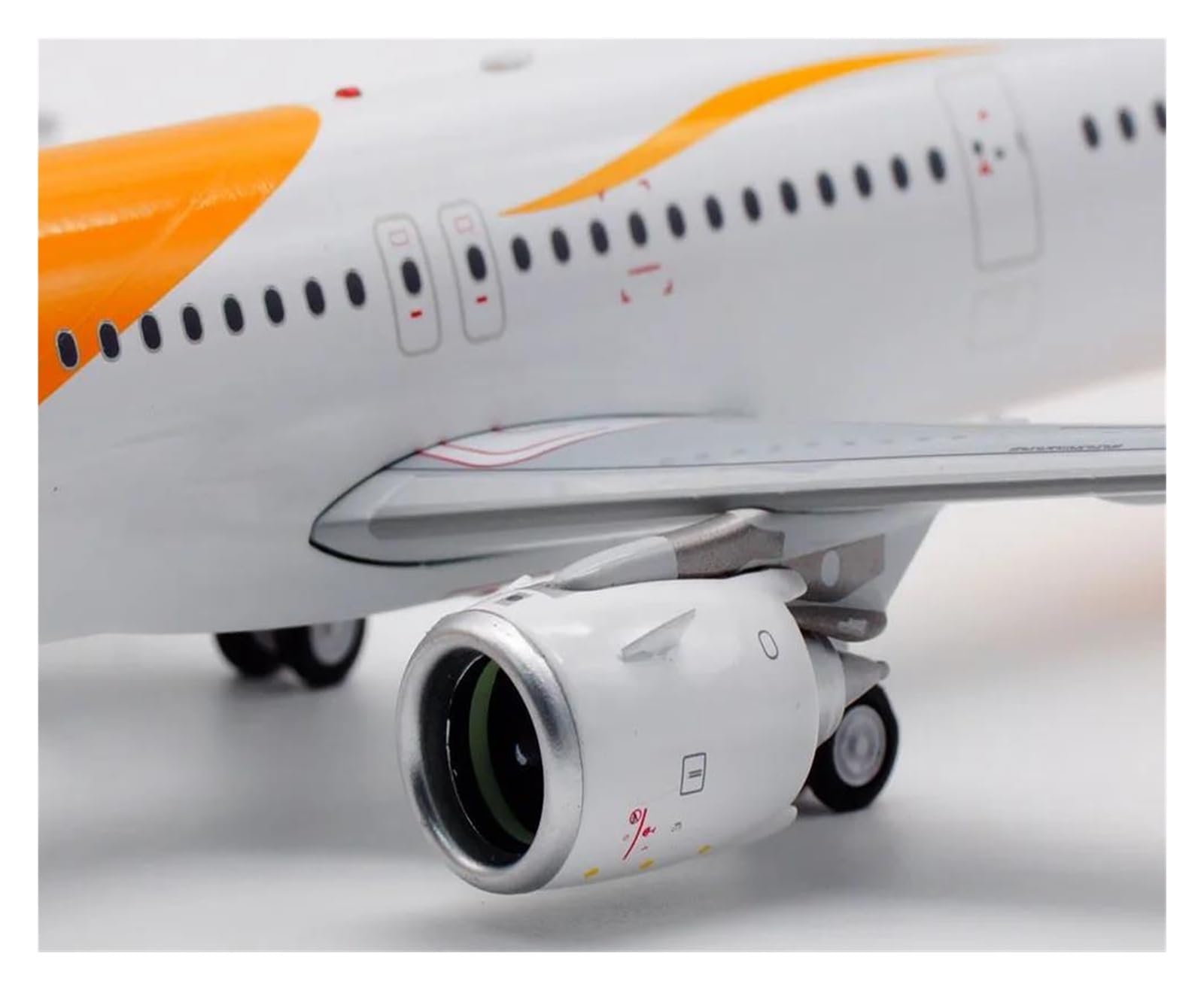 Amazon.co.jp: 飛行機模型飛行機おもちゃの飛行機模型 1:200 航空