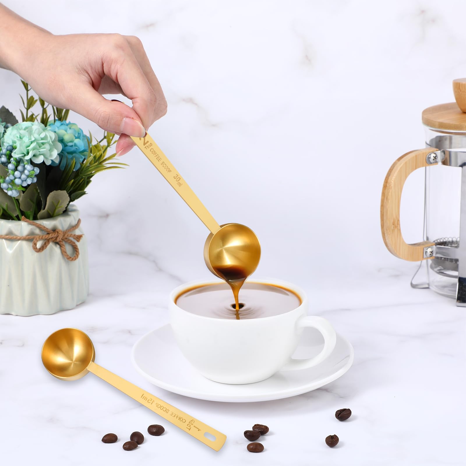 thee lepeltjes en koffielepeltjes om te roeren verzilverd of zilver