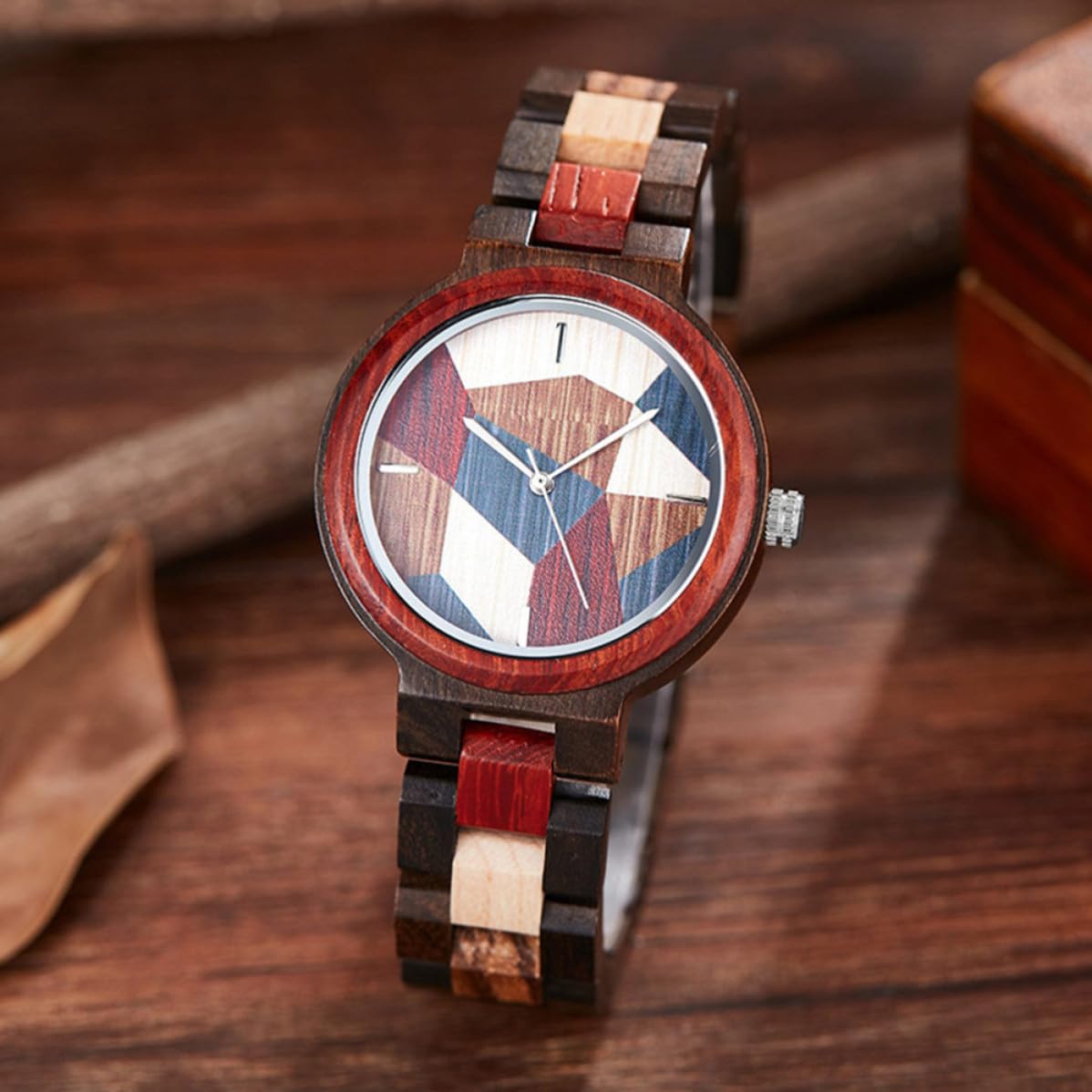 Orologio al Quarzo in Materiale Naturale e Funzionale, Risparmio Energetico e Vetro, per Ogni Occasione e Abbigliamento