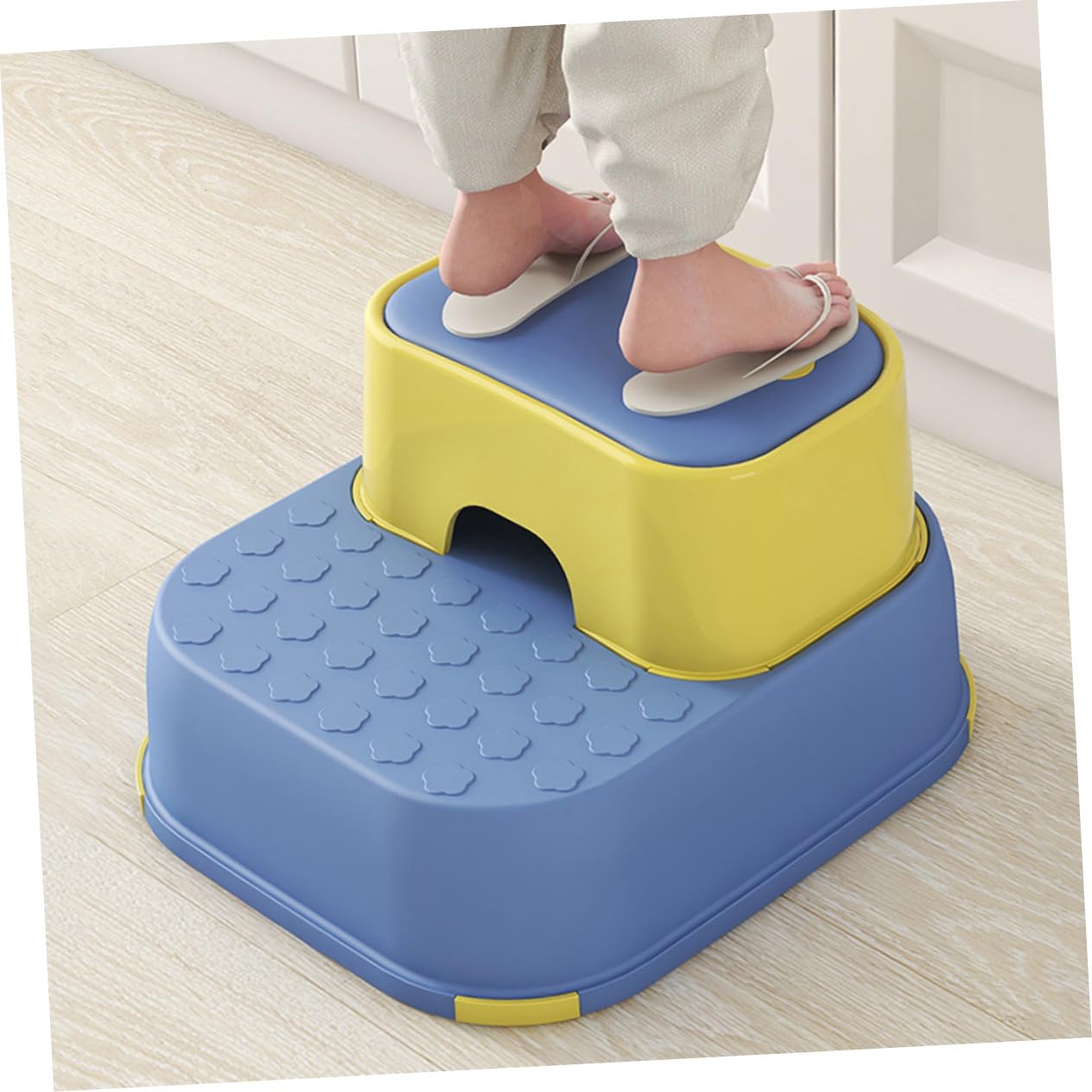Taburete Infantil Doble Escalón Antideslizante de PP para Baño Cocina y Dormitorio Banco Seguro y Ligero para Bebés y Apoyo Multifuncional para Entrenamiento y Aseo Diario