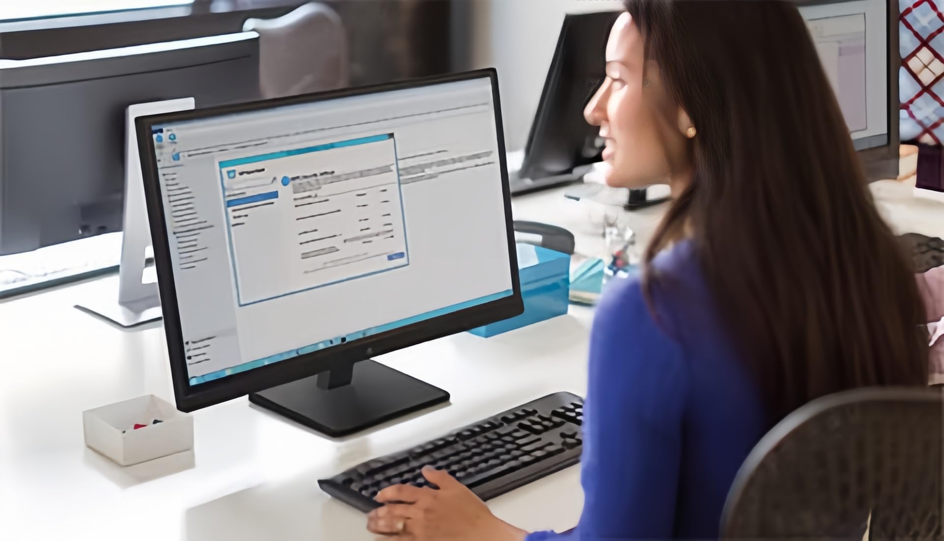 HP ProOne 600 G4 todo en uno Computadora de Sobremesa, FHD 21.5" (1920 x 1080), Intel i3-8100, 8 GB RAM, SSD de 256 GB, Bluetooth, teclado, ratón, USB WiFi, Windows 11 Pro (reacondicionado) — view 5