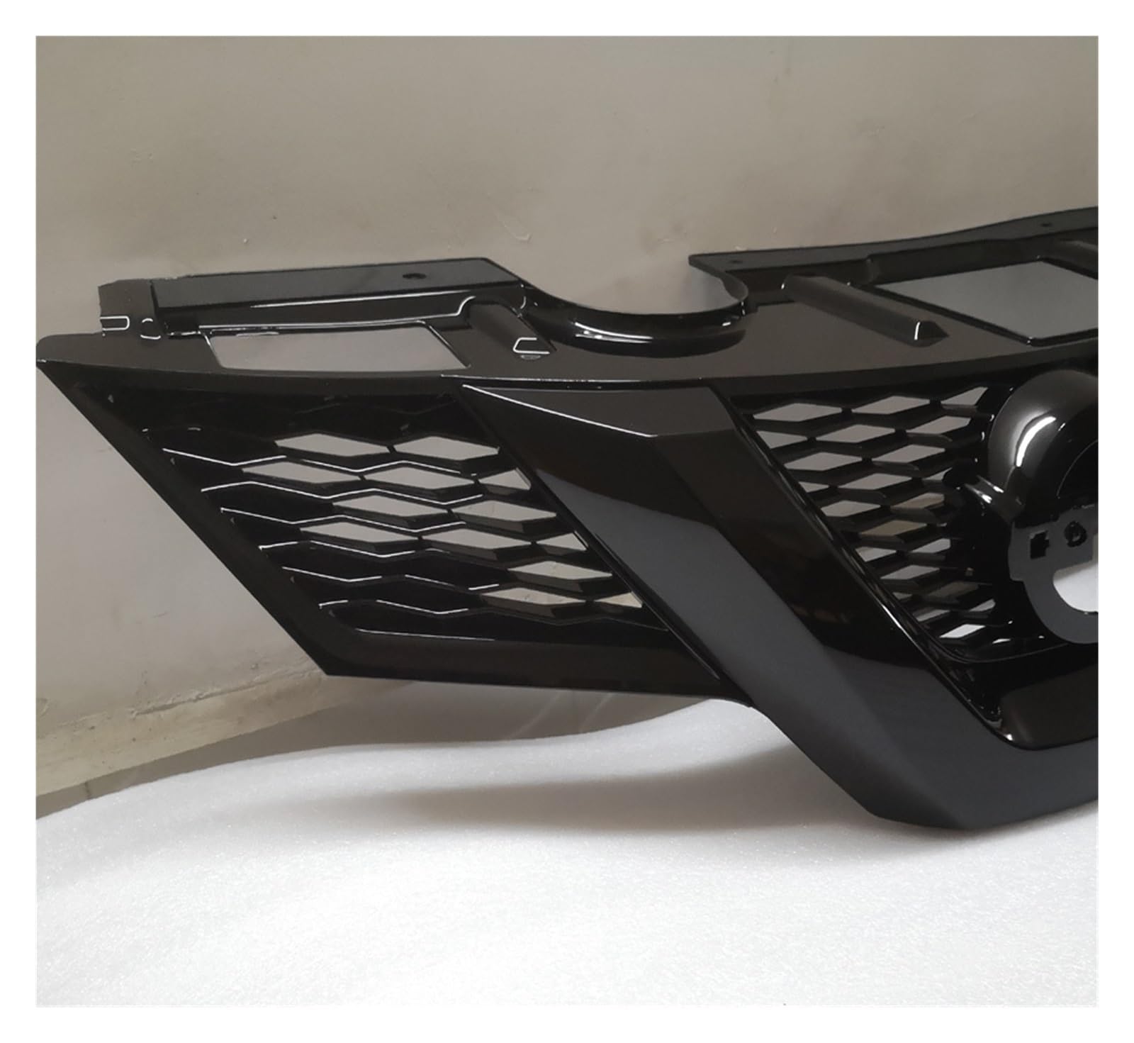 【6月中に売れなければ処分】エクストレイルt32 フロントグリル　希少 6月中に売れなければ処分】エクストレイルt32 フロントグリル