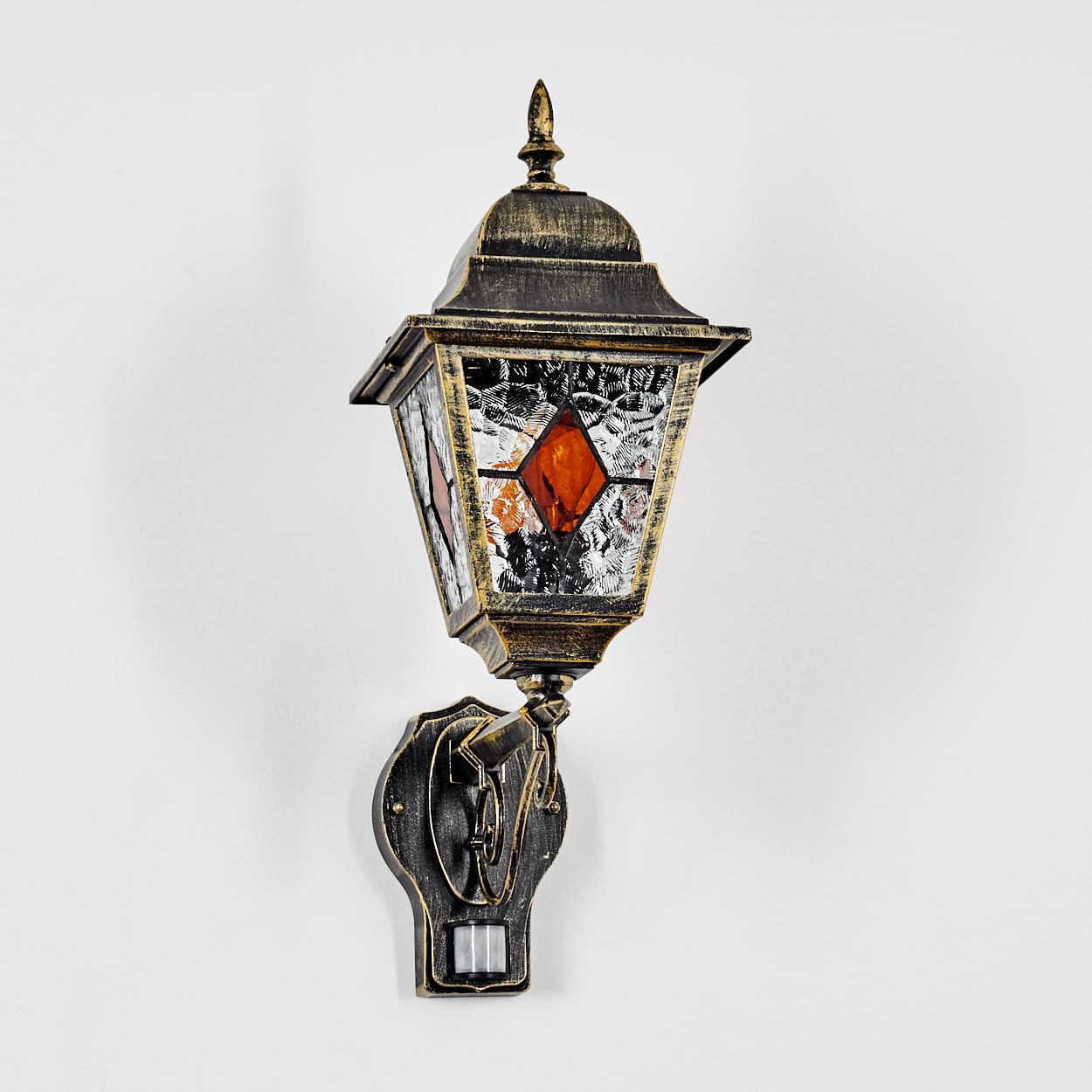 HOFSTEIN Außenwandleuchte Chatelain, Außenwandlampe m. Bewegungsmelder aus Metall/Glas in Gold/Schwarz/Klar/Bernstein, Wandleuchte außen aufwärts, Vintage/Antik/Landhaus für Garten, Haustür, E27, IP44