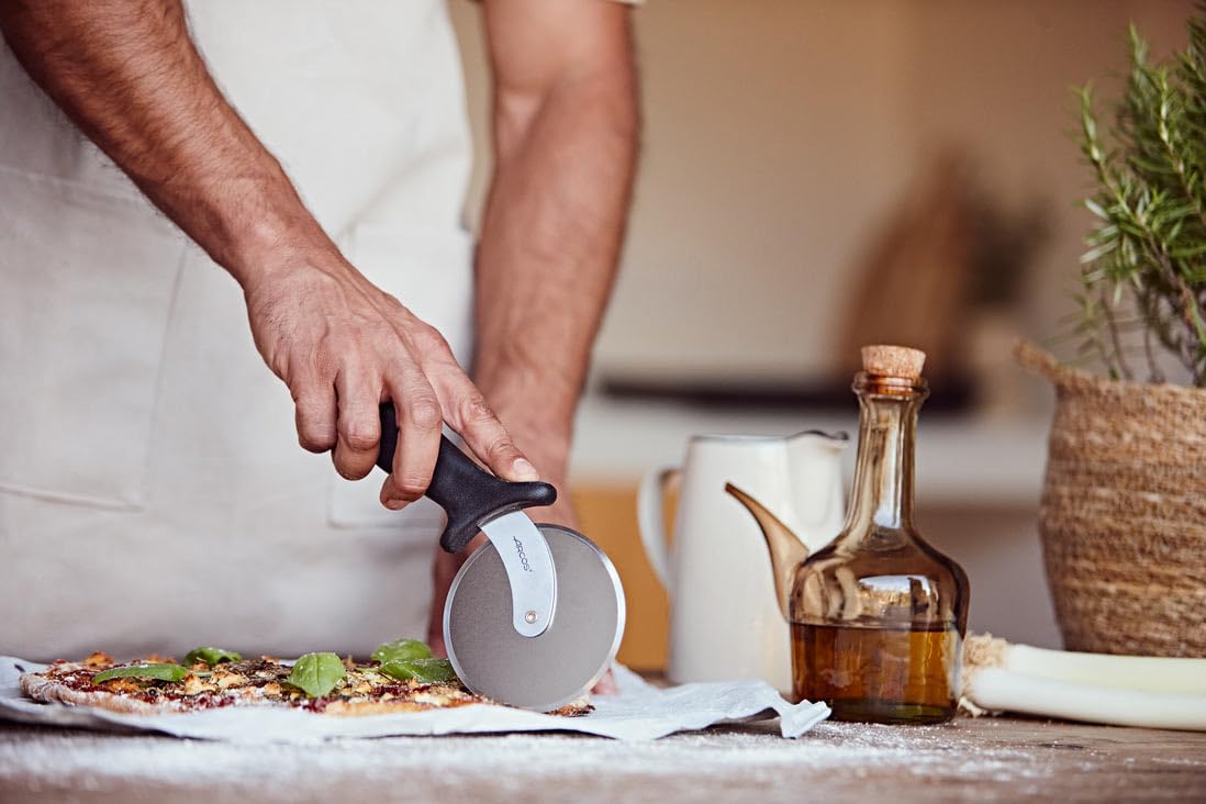 ARCOS Corta Pizzas Profesional Acero Inoxidable 100 mm Mango Ergonómico Polipropileno Negro