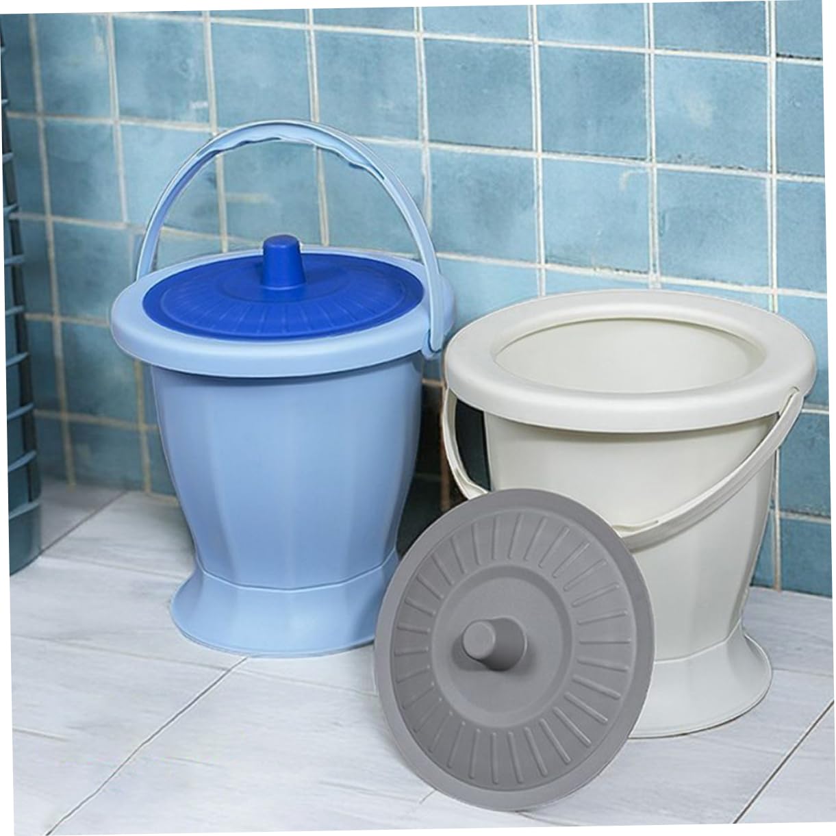 Spucknapf-urinal aus Kunststoff Tragbarer Urintopf mit Deckel Kompakt und Leicht für Senioren und Zuhause