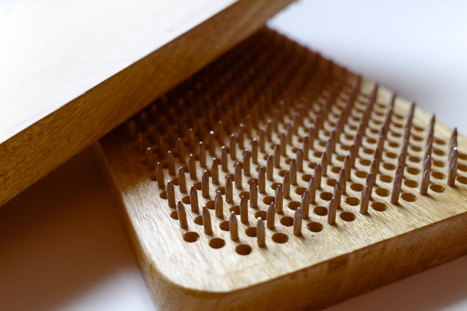 Generisch Lunar Meditation Sadhu Board aus 100% Mangoholz mit hochwertigen Edelstahl Nägeln zur Mediation und Fokus auf das innere Ich/Schmerztherapie/Aneignung von Mut/Aufbau von Vetrauen