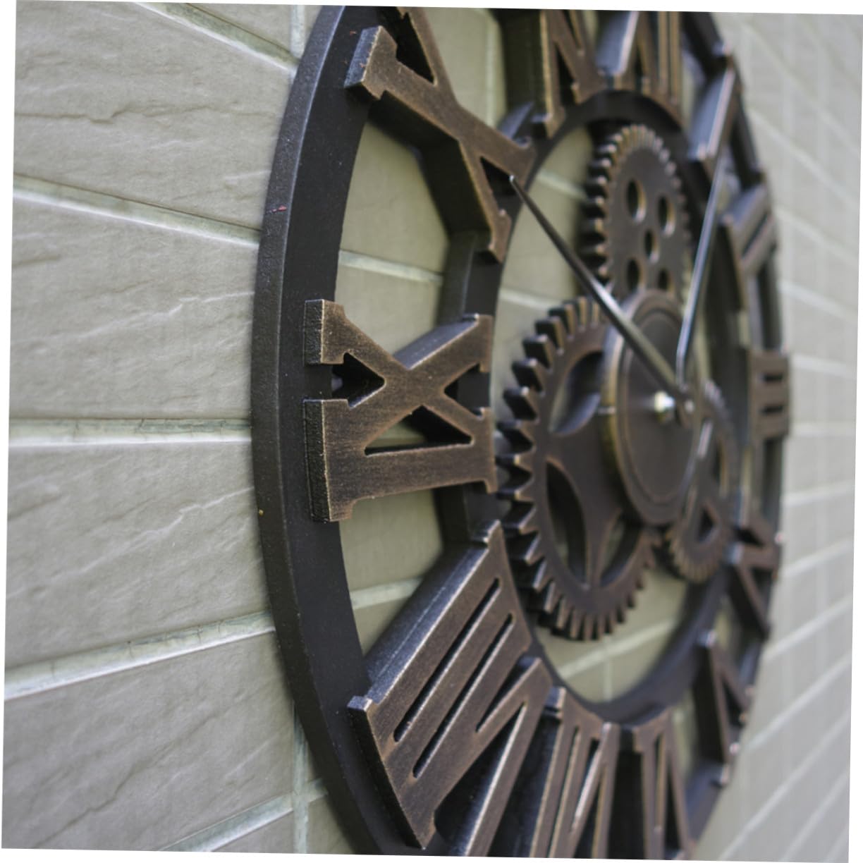 DOITOOL Wanduhr Vintage im Industriestil aus Goldenem Metall Leise ohne Tickgeräusche 34cm Kreative Hängeuhr für Wohnzimmer oder Büro