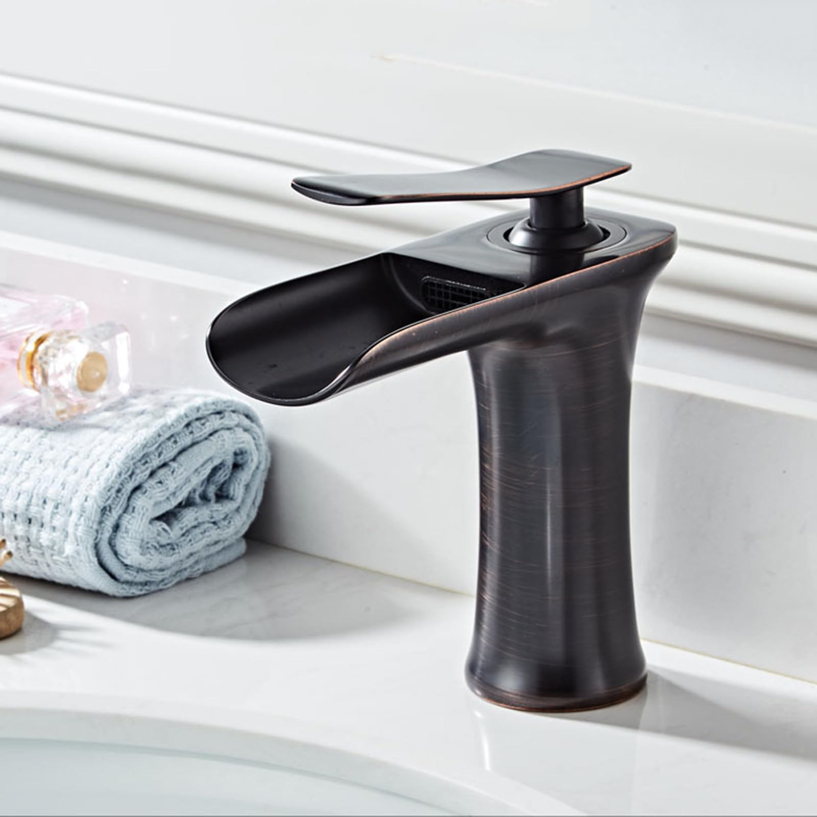 Mitigeur cascade laiton vintage noir court anti-éclaboussures pour remplacer un robinet fuyant