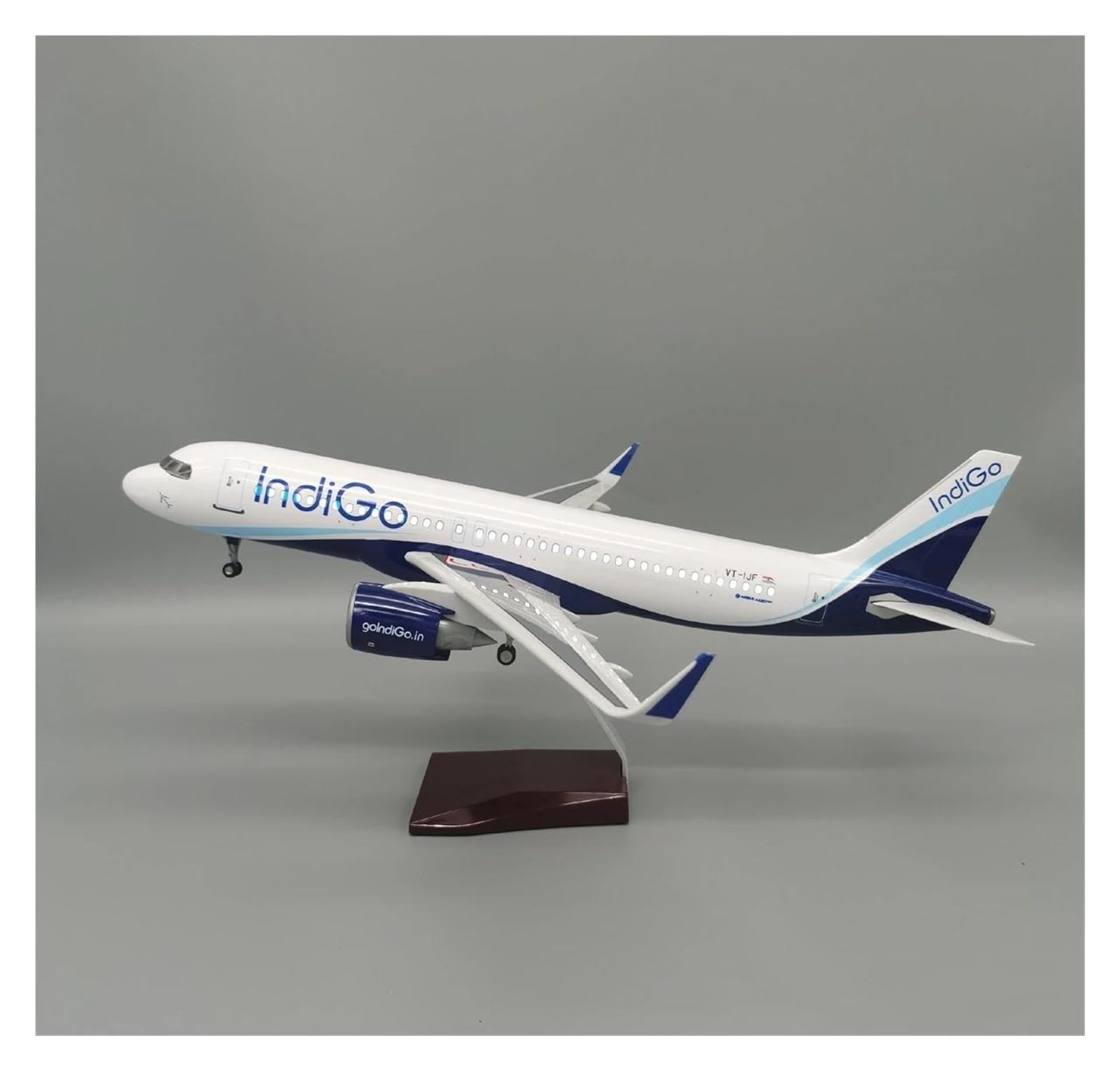 Odlewane zabawki samolotowe Skala 47 cm Duży model zabawkowy samolotu do modeli samolotów A320 Indigo Odlewane samoloty Z oświetleniem LED Kolekcja zabawek do zbierania i wyświetlania (z lampą)