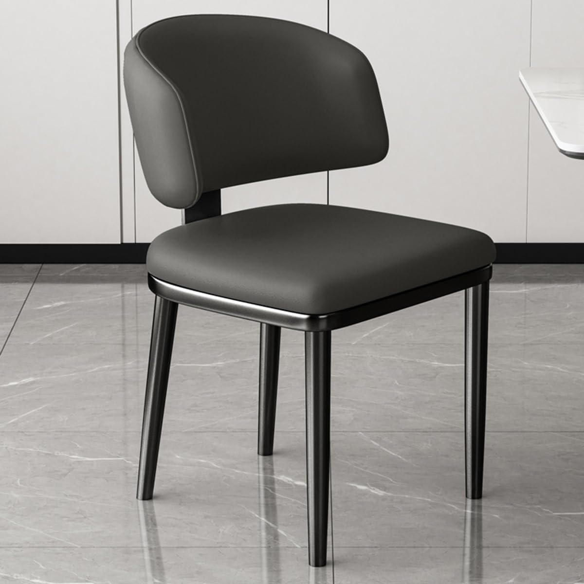 ミッドセンチュリーモダンブラウンダイニングチェア - キッチンダイニングルームまたはオフィスのレセプションに最適な、レザー張りの快適