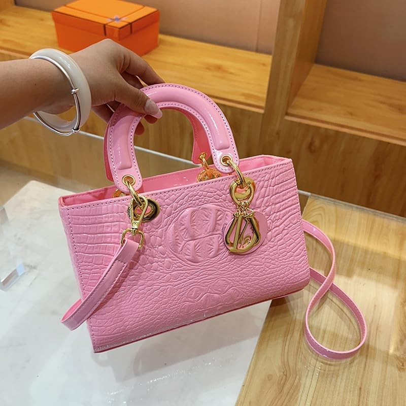 The light luxury retro style crocodile patterned handbag belongs to the elegant and exquisite style of women's bags