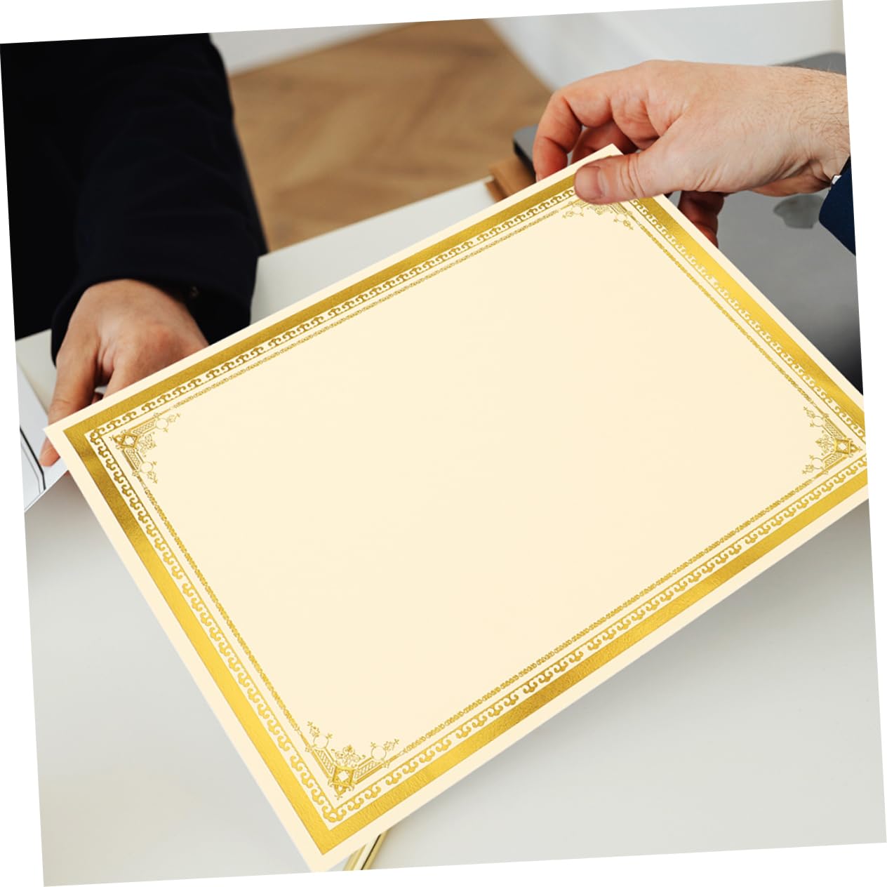 VALICLUD Carta per Certificati Oro Carta Pergamena Vuota 35 Pezzi per Scrittura Liscia Formato A4 per Premi Scolastici e Riconoscimenti Aziendali