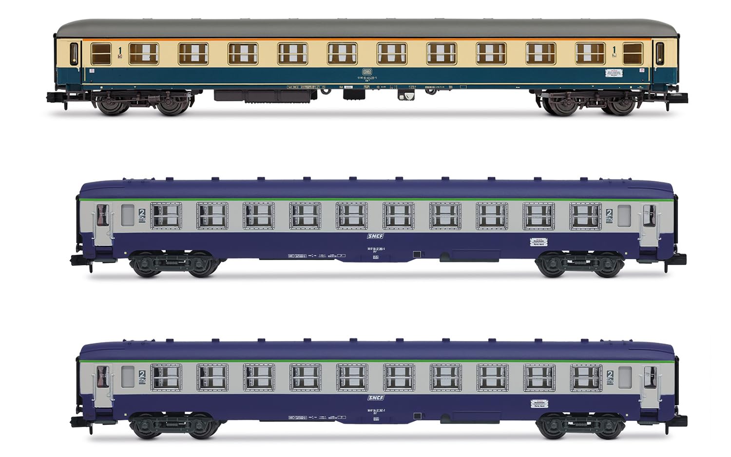Arnold HN4437 D242 Paris  Berlin  Warszawa, 3-unit pack 2, 2, 1 x Am DB blue, beige, 2 x DEV A0 B10 SNCF, epIV Passenger Coaches