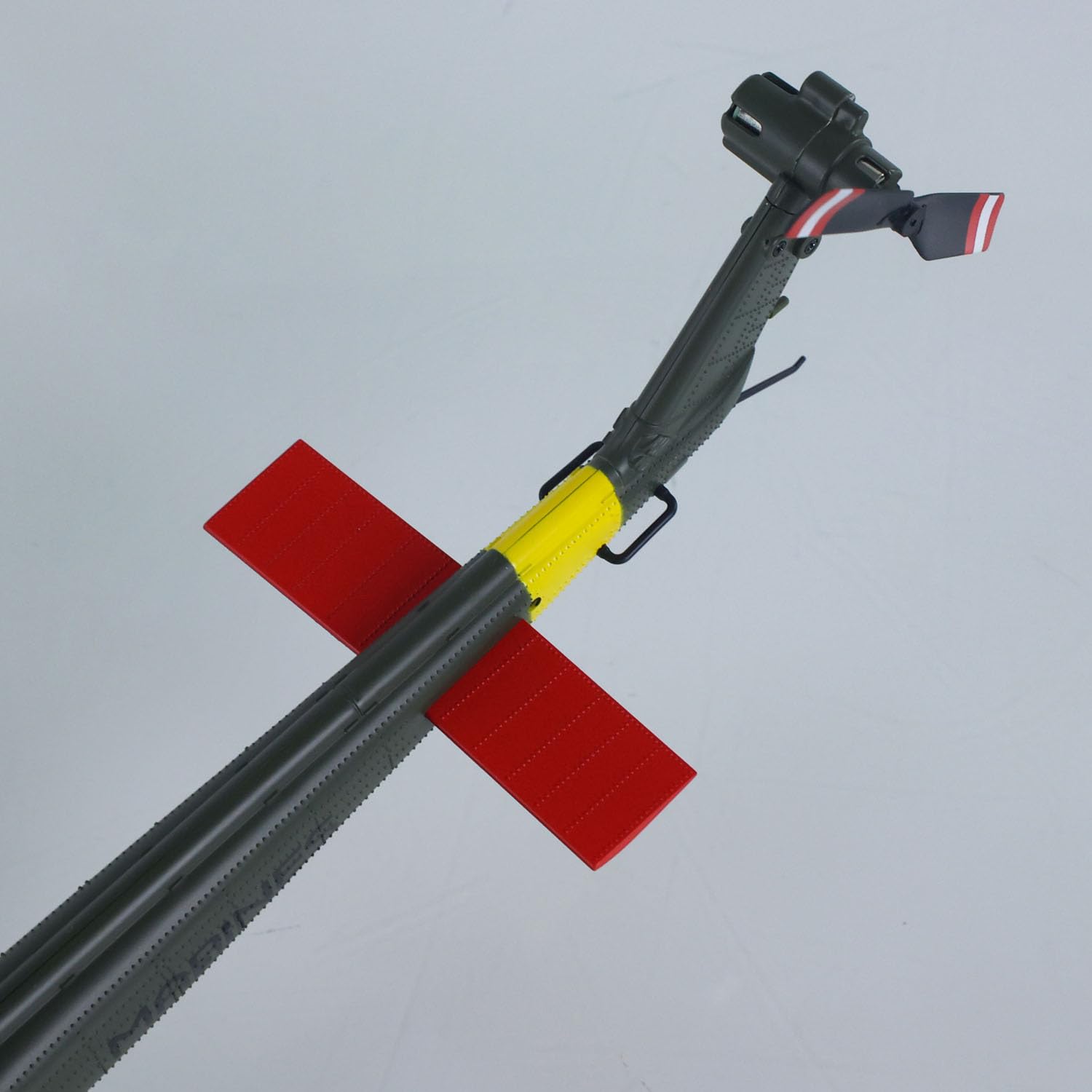 Elicottero radiocomandato UH-1, scala 1:48, funzione di controvolo | Controllo da 2,4 GHz, localizzazione ottica della corrente, adatto per adulti, modello C032