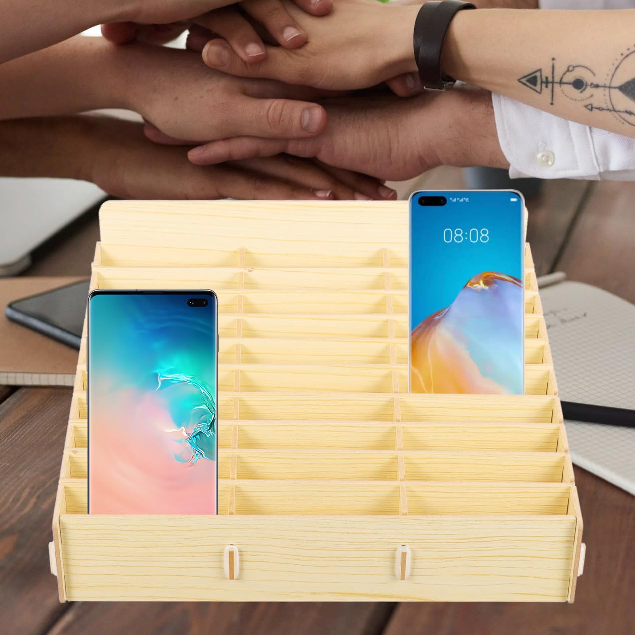 Housoutil Caja Organizadora De Escritorio De Madera Natural 30 Compartimentos, Soporte Múltiple Para Teléfonos Móviles, Organizador Para Aula y Oficina, Almacenamiento Para Celular