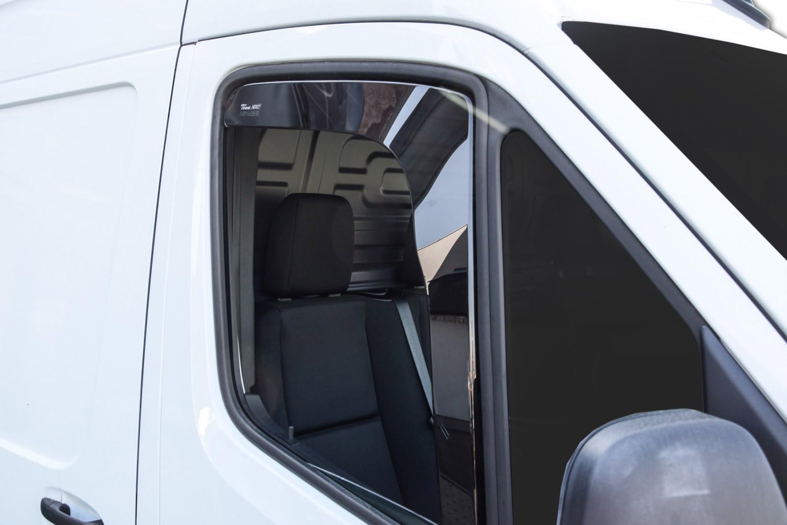 J&J AUTOMOTIVE Windabweiser passend für Mercedes Sprinter W907 ab 2018 2tlg, Heko Regenabweiser Vorne Getönt Dunkel Passform