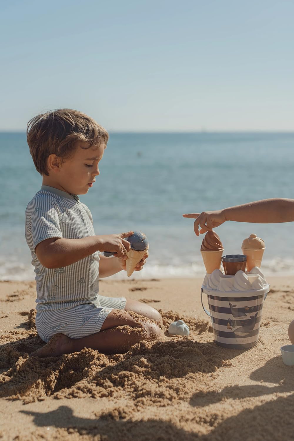 Little Dutch Ocean World - Set da 14 secchi per il gelato, giocattolo per la spiaggia, per ragazzi a partire dai 18 mesi in su, Ocean World