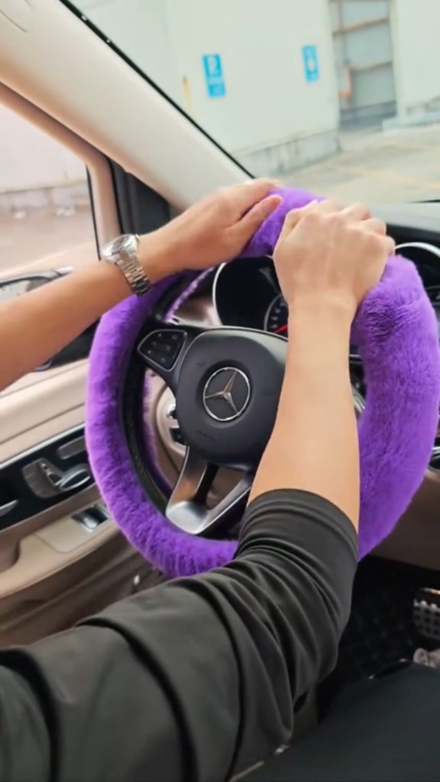 SEG Direct Lot De 2 Housses De Volant De Voiture En Fourrure Avec Housse De Levier De Vitesse Moelleuse, Douce, Chaude Et Antidérapante, Pour Femmes Et Filles, Rose