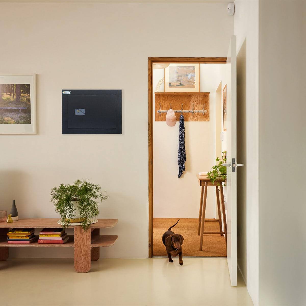 Yale Y3200520 Coffre-fort mural certifié à clé, serrure double carte 8 leviers, verrous anti-coupures 22 mm, acier au manganèse, porte épaisseur 5 mm pour haute sécurité