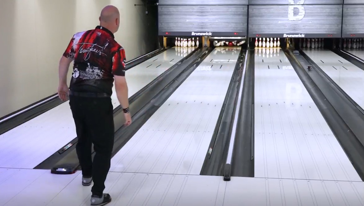 Amazon.com : Brunswick Crown Victory Pearl Bowling Ball (12