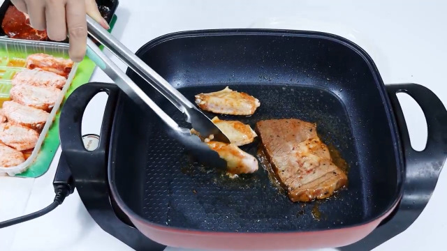 Set di pinze da cucina in silicone da 18/23/30 cm, pinze da cucina con punte in silicone e manico in acciaio inossidabile, pinze per grigliare, barbecue, buffet (Multicolore, 18/23/30 cm