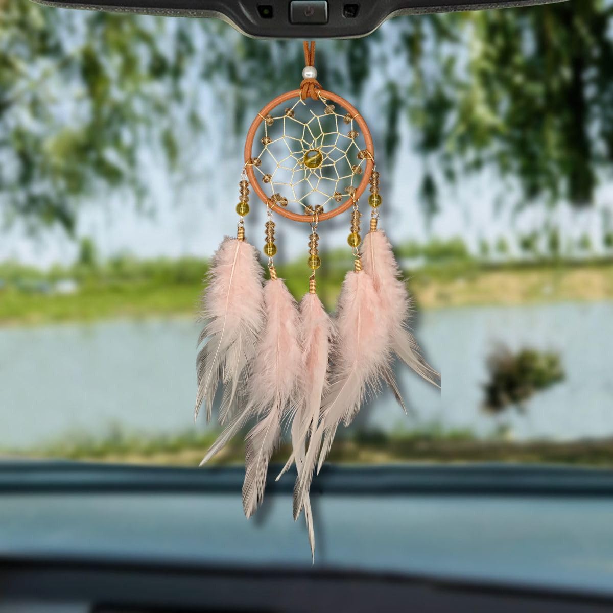 Attrape-rêves de voiture fait main rose pour un voyage serein