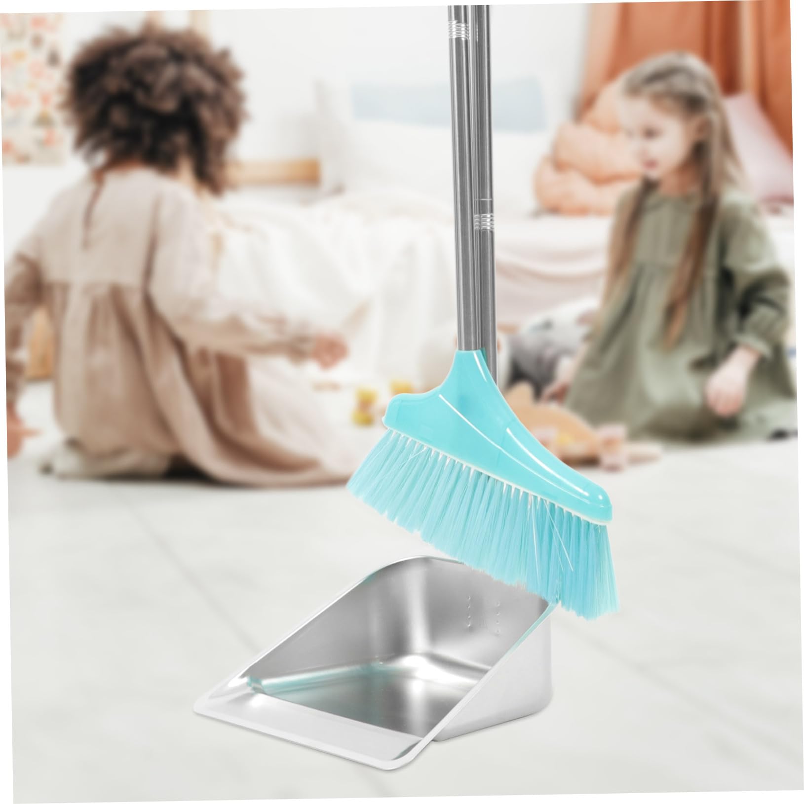 MAGICLULU Haushaltsbesen und Windstabiler Kehrschaufel Kehrschaufel aus Edelstahl Satz Zufällige Farbe mit Standfestem Besen für Effektive Bodenreinigung im Haushalt