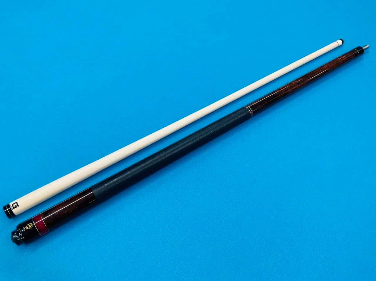 McDermott cue G209 with G core Shaft 13 mm. & Linen wrap