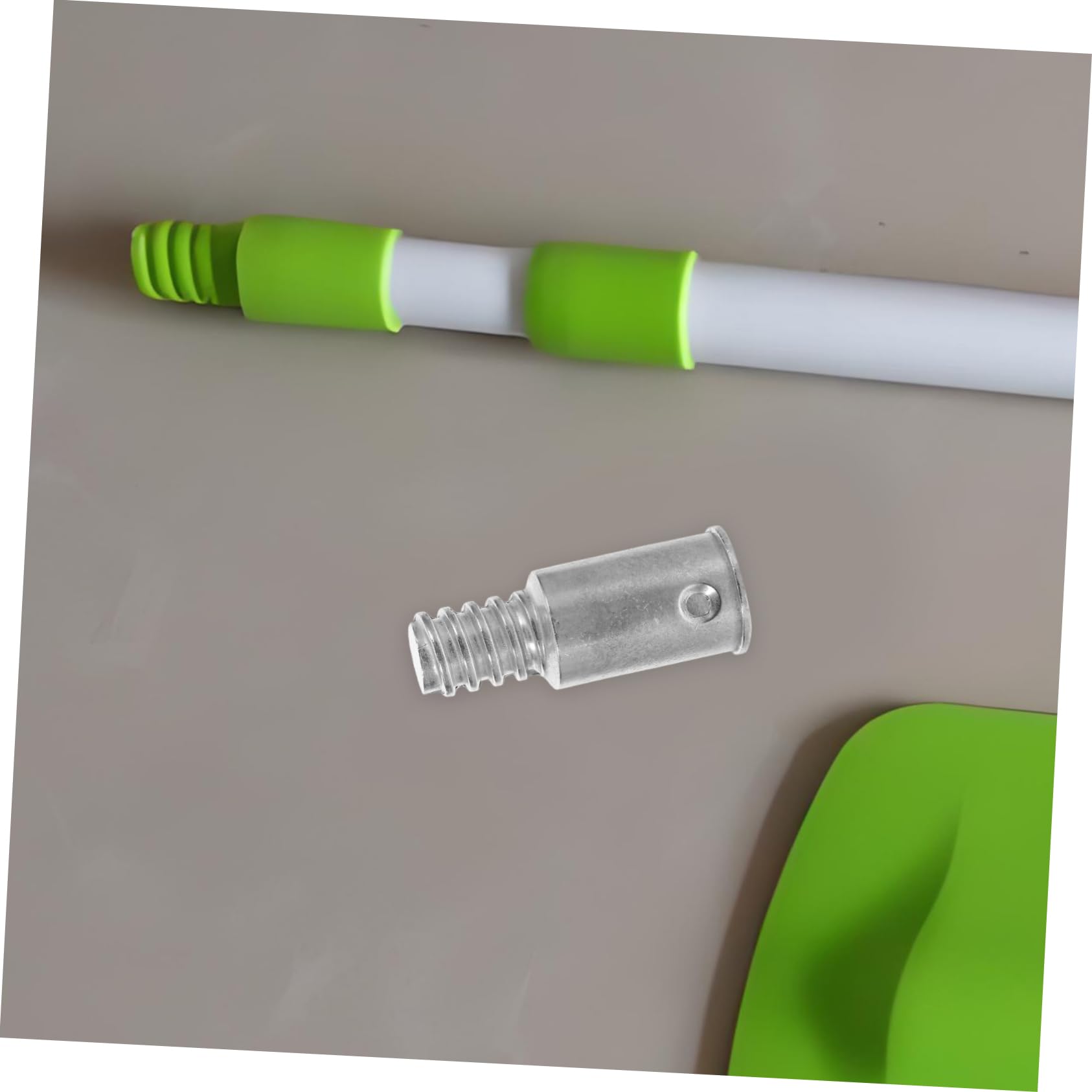 Adapter Końcówki z Gwintem Do Kijów Teleskopowych Uniwersalne Złącze Do Mopów Mioteł i Wałków Malarskich Wykonane z Aluminium Łatwy Montaż