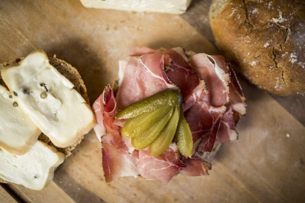 GUSTOS - Speck Alto Adige IGP , squadrato intero - 4,5 KG. Affumicato Stagionato e Sottovuoto, Per i veri amanti dello Speck che non vogliono restarne mai senza