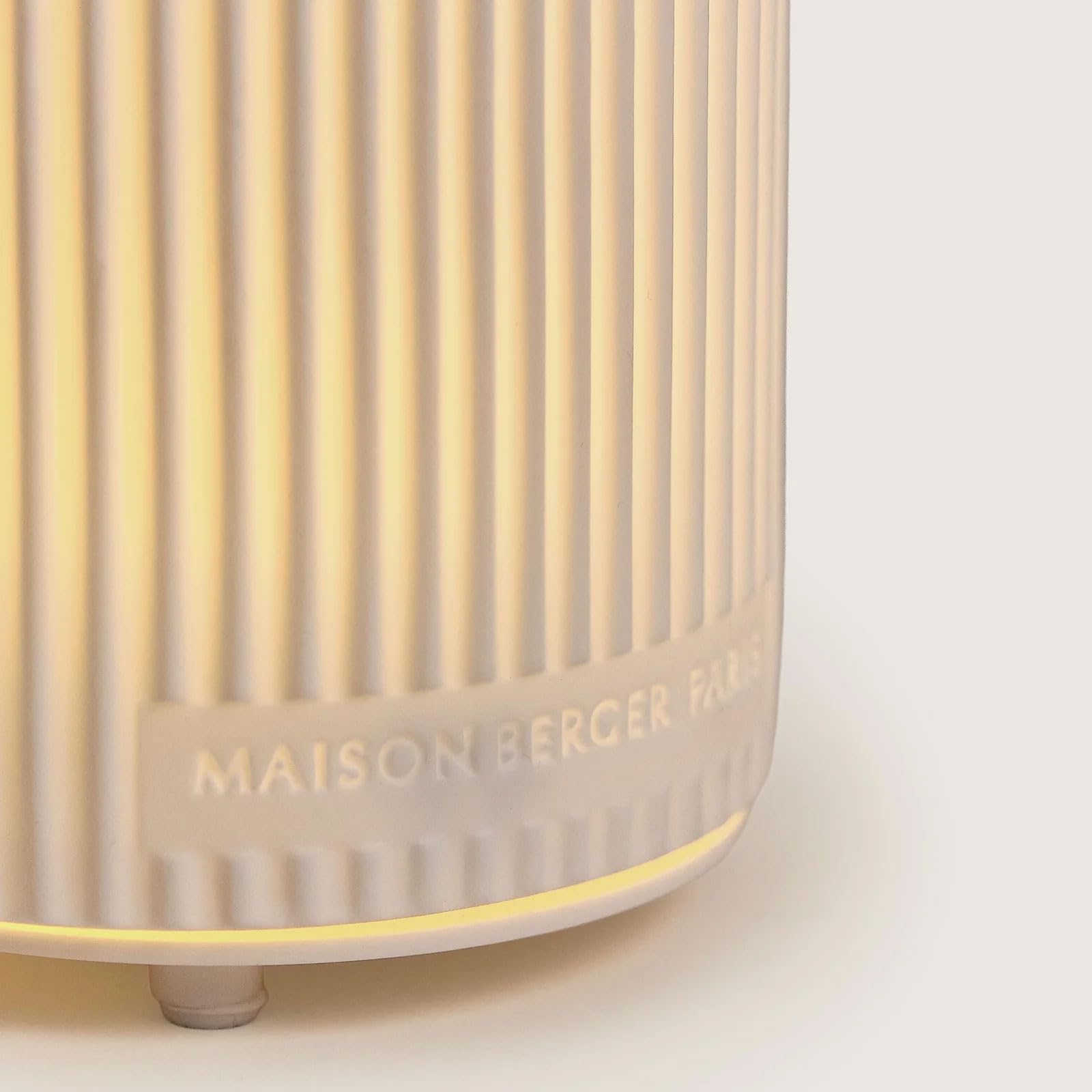 Maison Berger – Dyfuzor elektryczny z białą ceramiczną kopułką + wkład 475 ml, cenny jaśmin, zapachowa mgiełka, pilot zdalnego sterowania, timer 30, 60, 120 min, zbiornik 80 ml