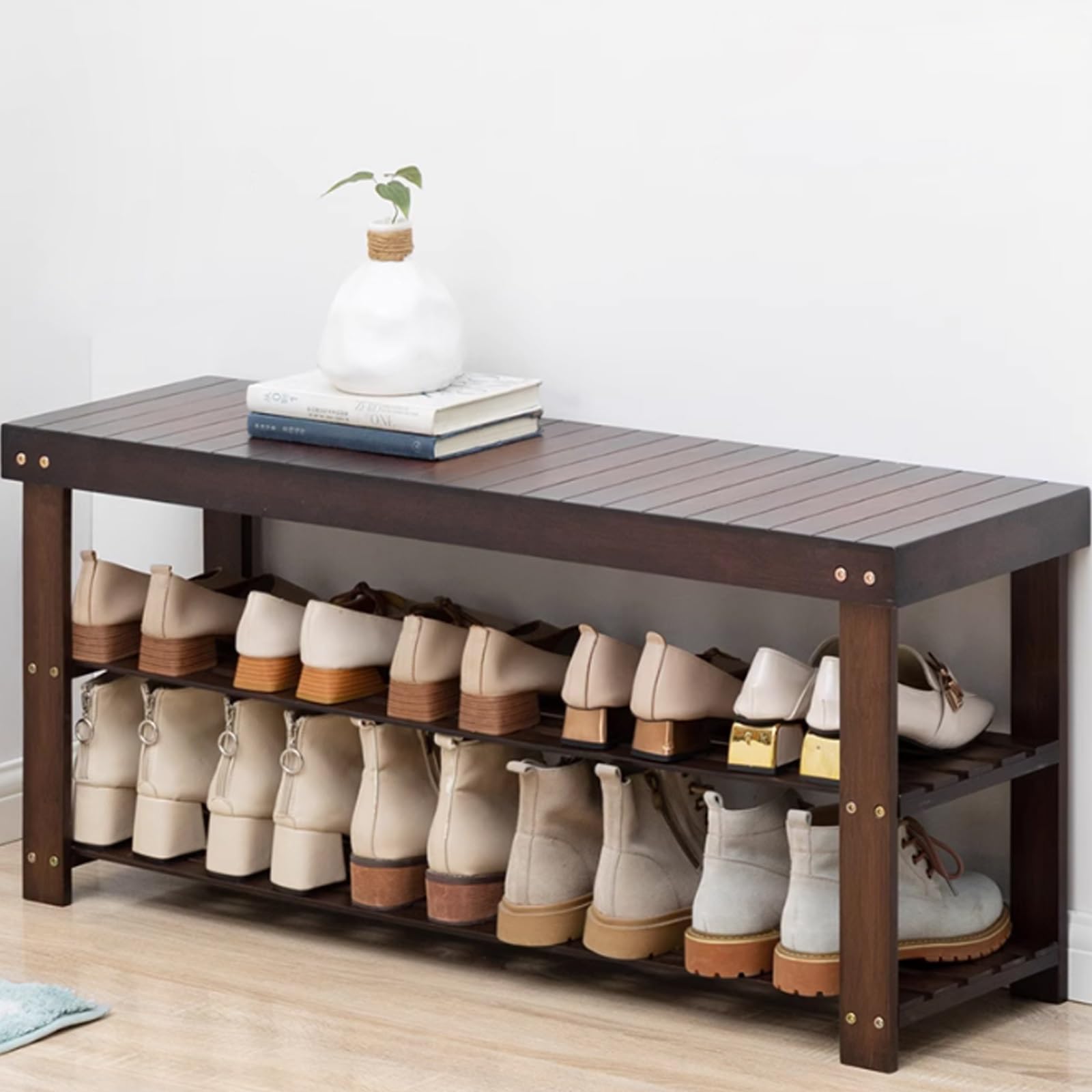 Étagère à chaussures avec banc intégrée pour ne plus encombrer l'entrée de la maison