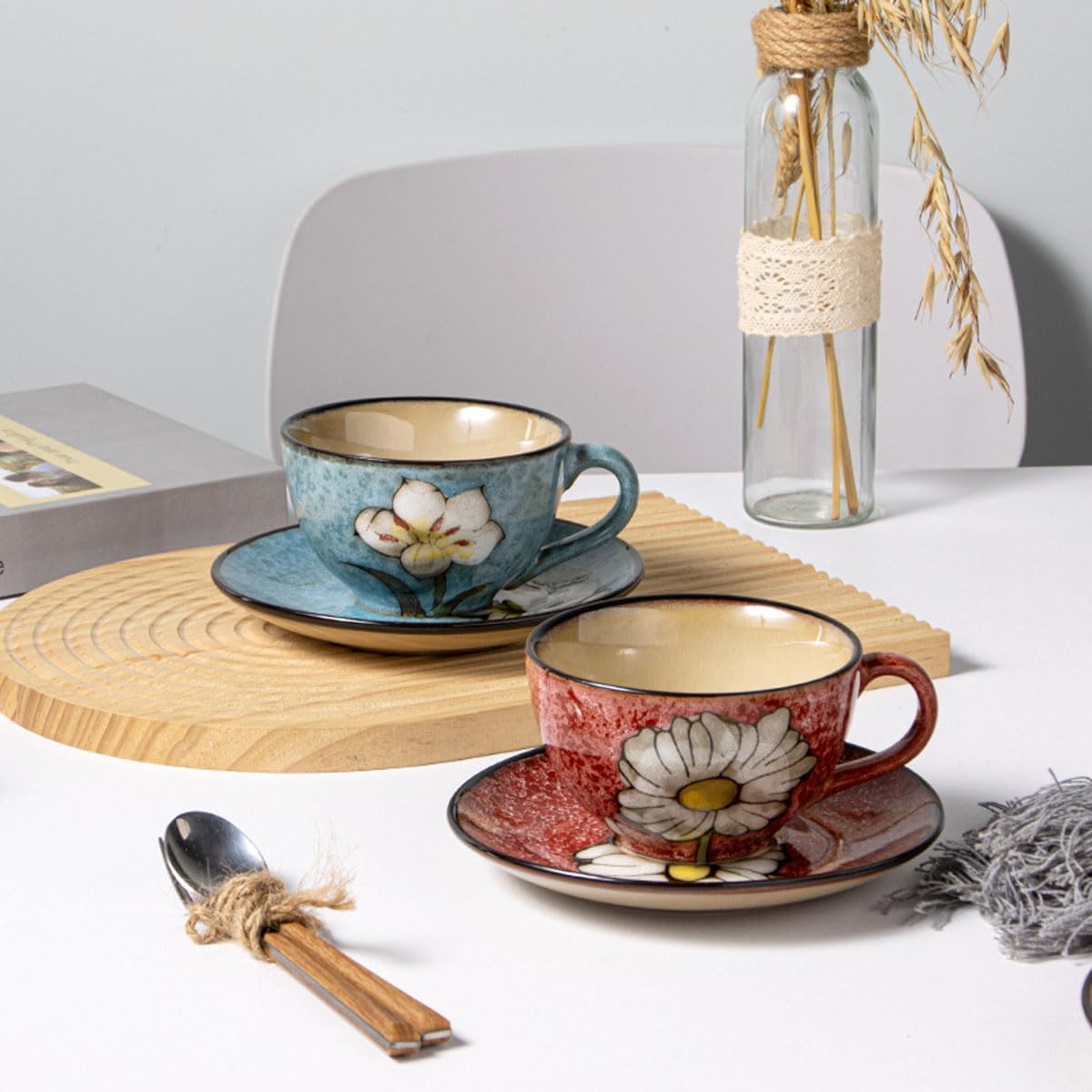Cappuccino-Tassen mit Untertassen, 237 ml, Keramik-Kaffeetassen, Latte Espressotassen mit Blumendesign, buntes Kaffeetassen-Set für Cappuccino, Latte, Mokka (4 Farben)