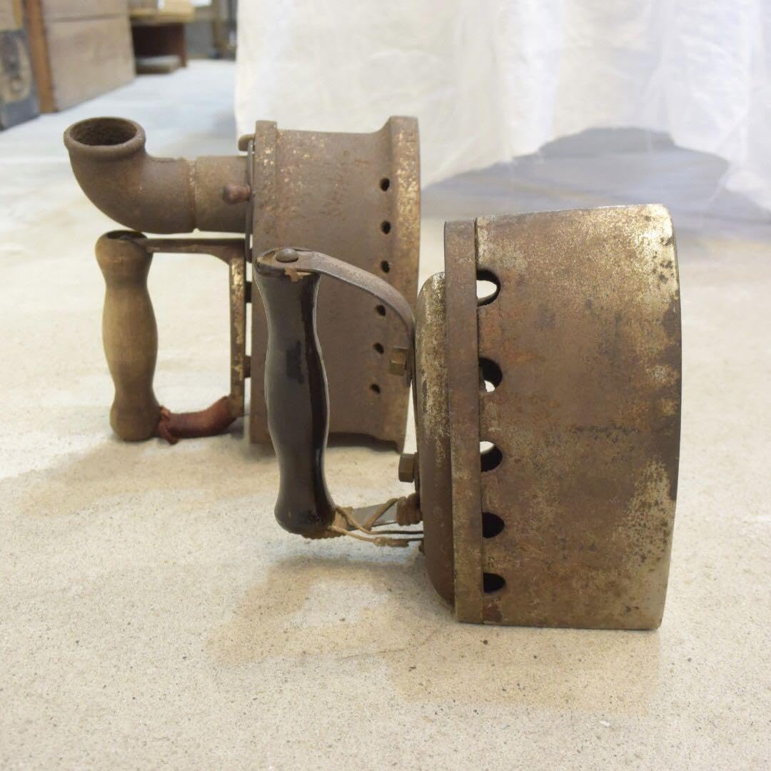 Amazon.co.jp: 昔のアイロン2点セット 鉄錆び 古道具 : ホーム