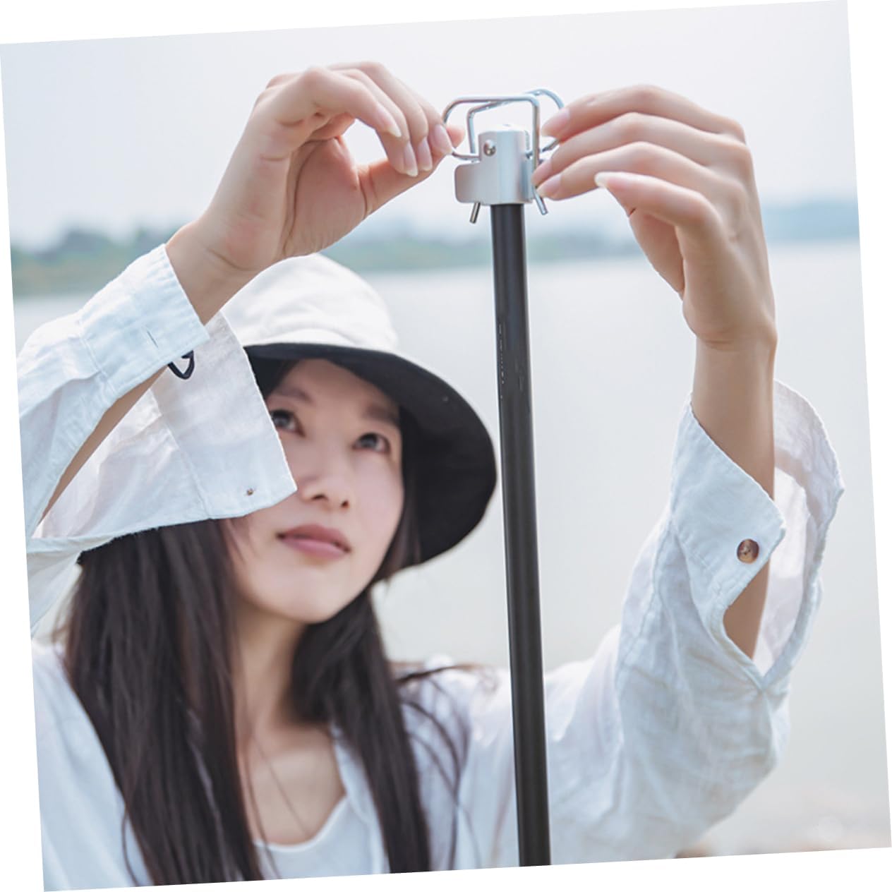 SUPVOX 1Set Portable Lantern Stand Lightweight Outdoor Lamp Holder for Camping Picnics Detachable Design with Double Hooks for Strong Stability and Easy Storage