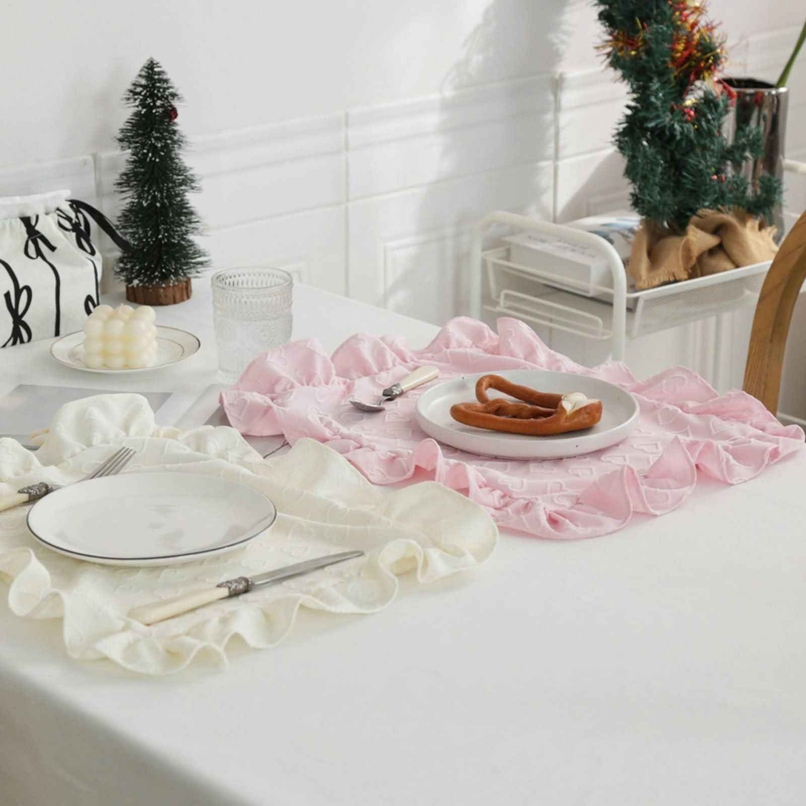 Manteles Individuales de Mesa Geométrico Set 8, 38 x 45 CM Rosa Poliéster Mantel Individuales, Patrón de Corazón con Color Sólido