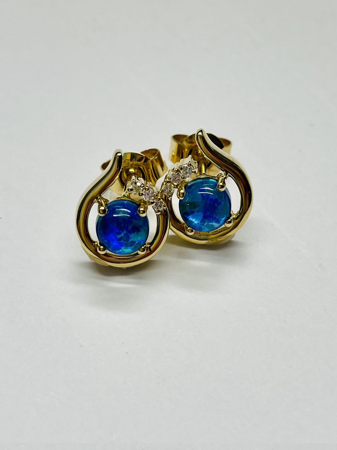 My Gold Damen Ohrringe Gold 333 Mit Opal Echtes Gelbgold (8 Karat) Damenohrringe Edelsteinohrringe Oplaohrringe 11 x 5 mm Sala