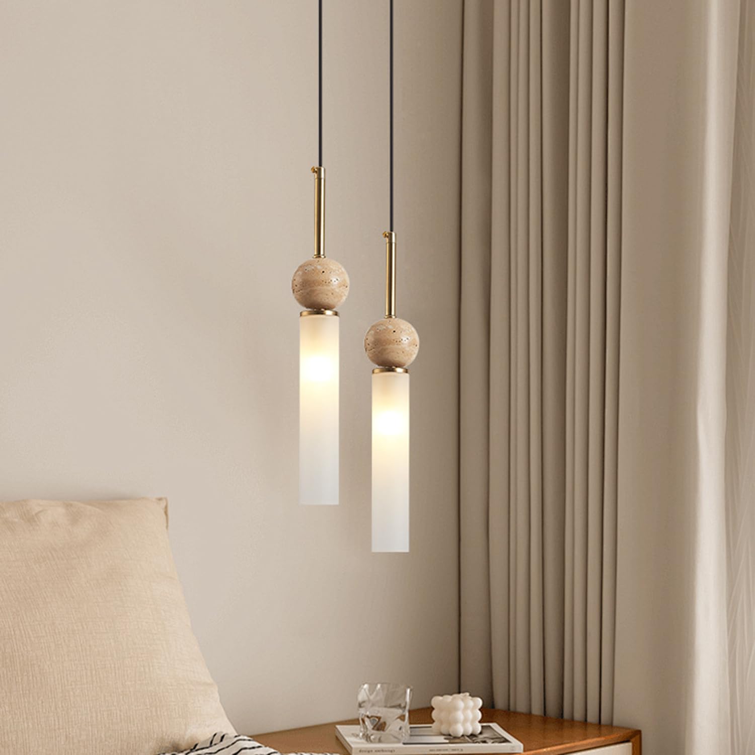 Lampada a sospensione con paralume in travertino naturale e acrilico