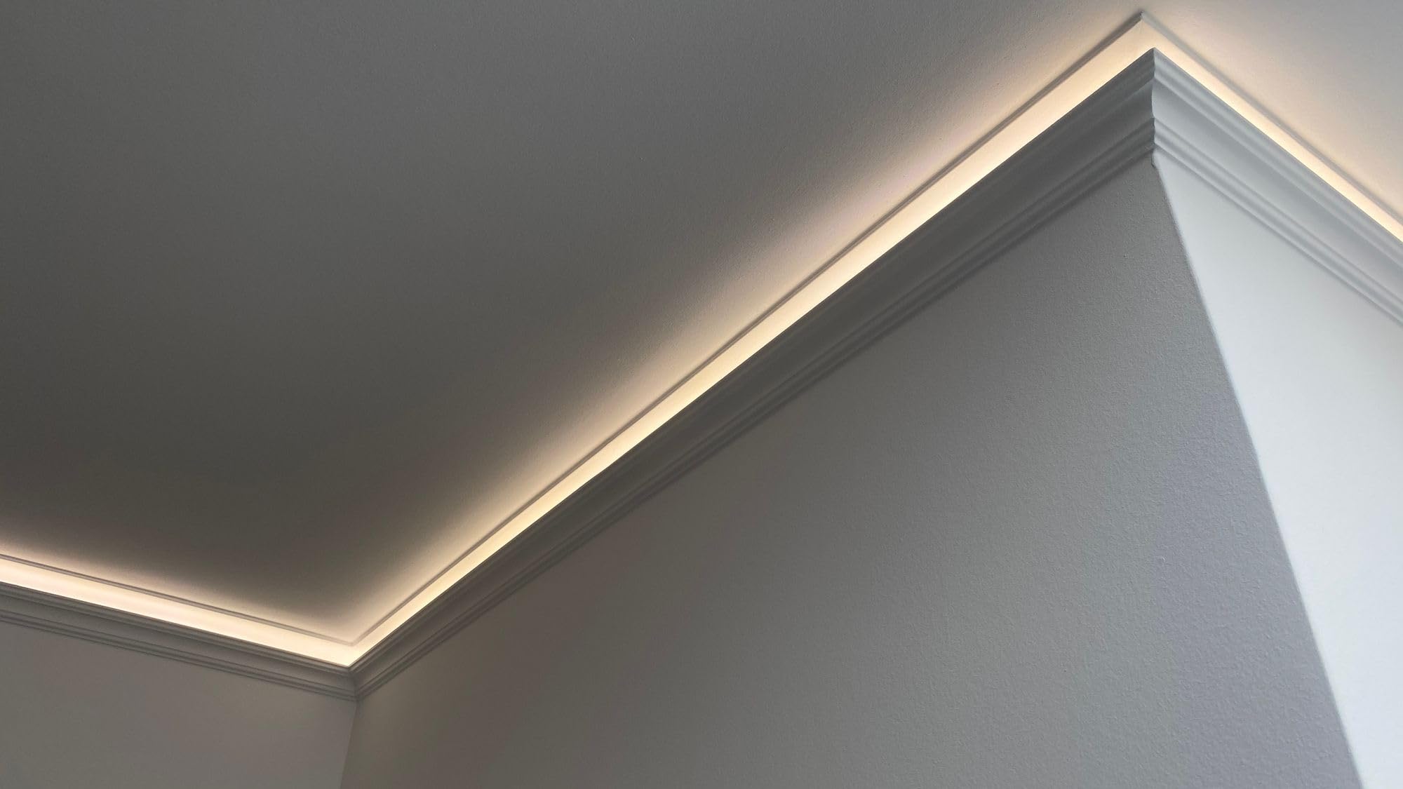 HEXIMO LED-sierlijsten 2-in-1, indirect verlichte plafondlijsten, XPS-piepschuim plafondsierlijsten voor plafonds (20,4 meter HLED 17
