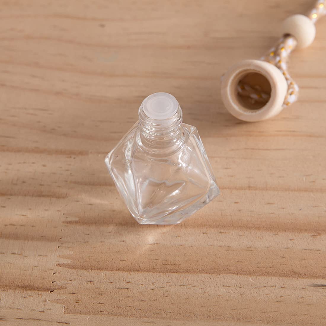 BAQI 10 Pack 8 ml Auto Luchtverfrisser Parfum Fles Lege Clear Glas Essentiële Olie Diffuser Parfum Aromatherapie Hanger Fles Flesjes Met Houten Caps & Opknoping String
