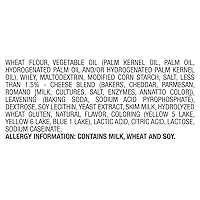 Vista 3 de COMBOS Paquetes de bocadillos horneados con pretzel de queso cheddar, bocadillos de galletas de queso, bolsa de 6.3 onzas, caja a granel