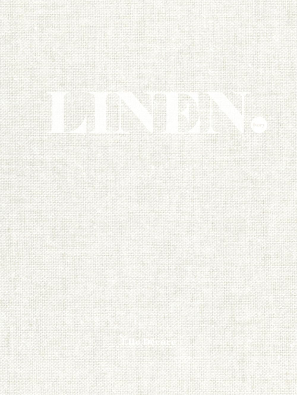Livre décoratif en lin blanc ivoire idéal à superposer sur un meuble de salon
