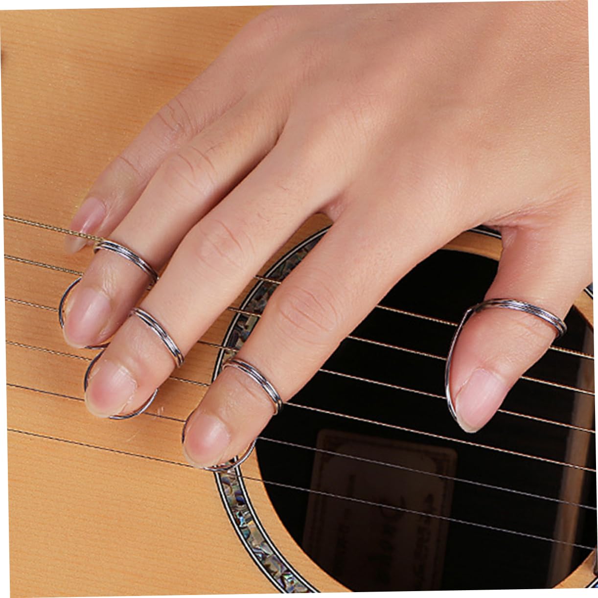 Kisangel Lot De 8 Médiators En Métal Doré Et Argenté Pour Guitare, Banjo Et Mandoline, Médiators Pour Basse Et Guitare Électrique, Accessoires Pour Musiciens, Pratiques Et Légers, Adaptés Aux Doigts