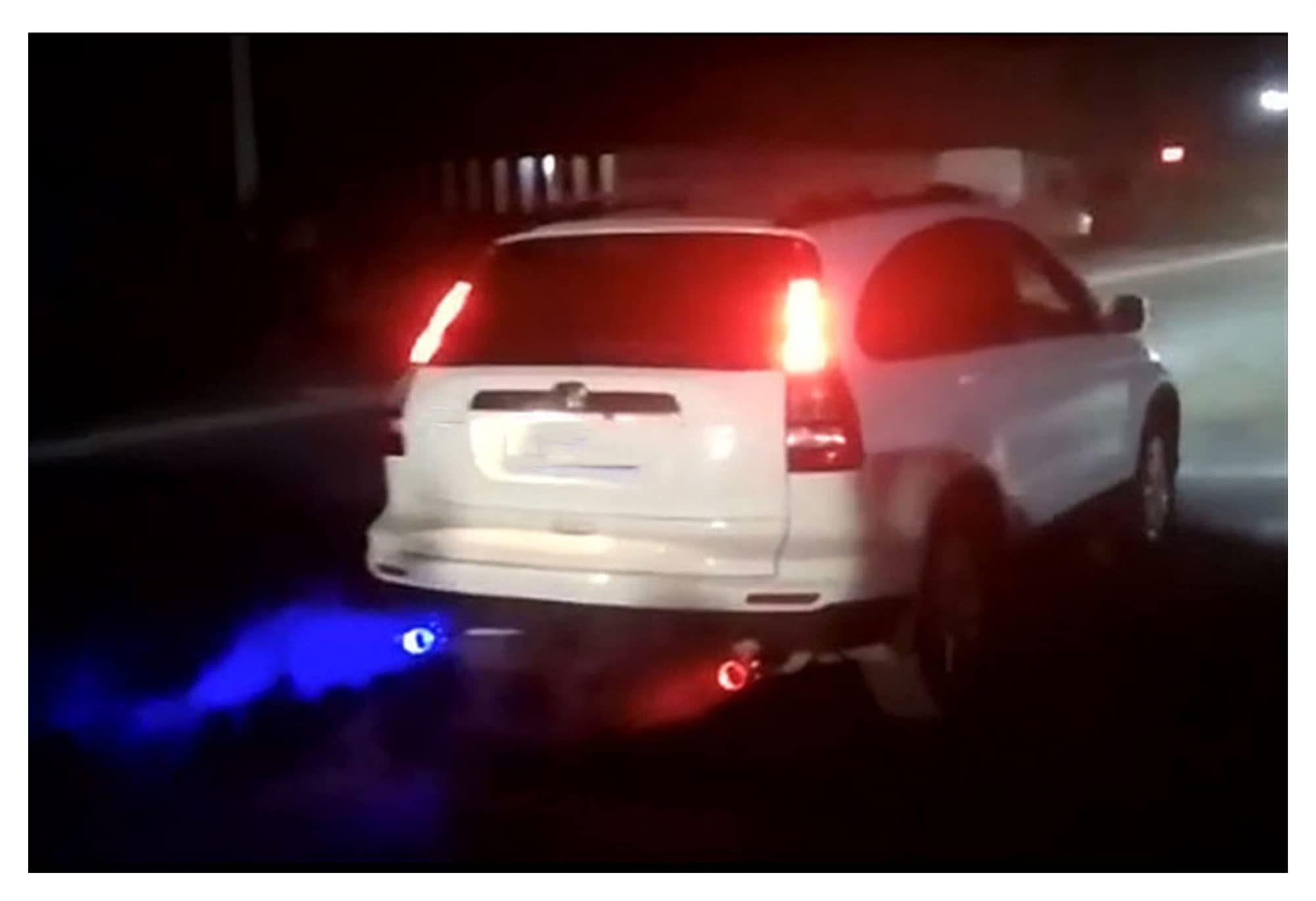 Wskazówki wydechowe Rura wydechowa z tyłu samochodu, z diodami LED, rurę wydechową ze stali nierdzewnej z końcem tłumika, uniwersalna rura wydechowa, niebieski typ światła .Wydech samochodów i system